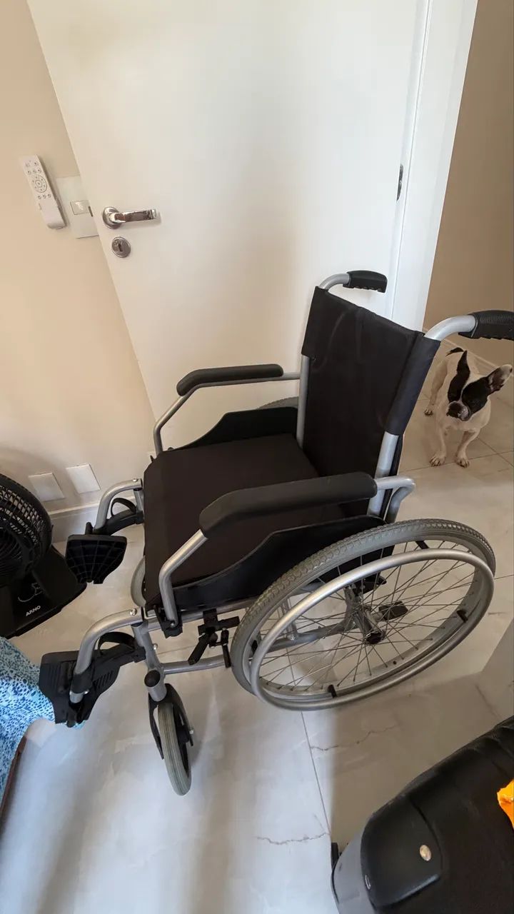 Vendo cadeira de rodas - Foto 2