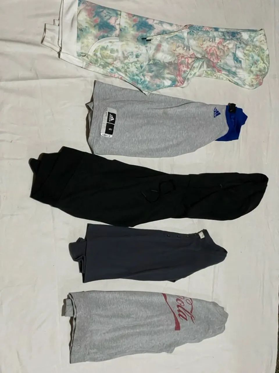 Lote de blusas e jaqueta de frio do EUA - Foto 2