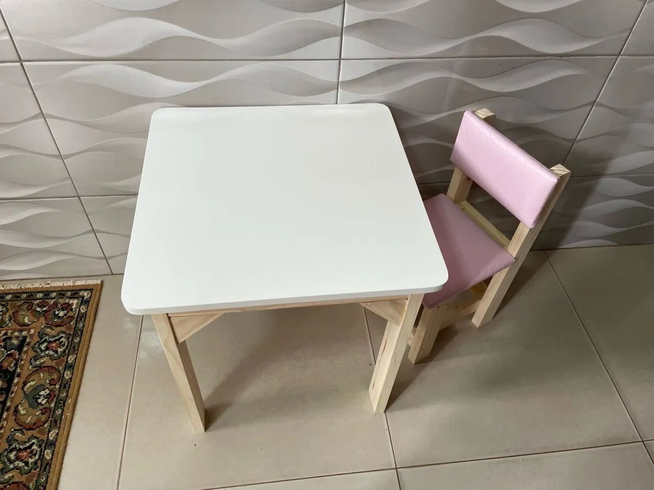 Children's table with 1 chair