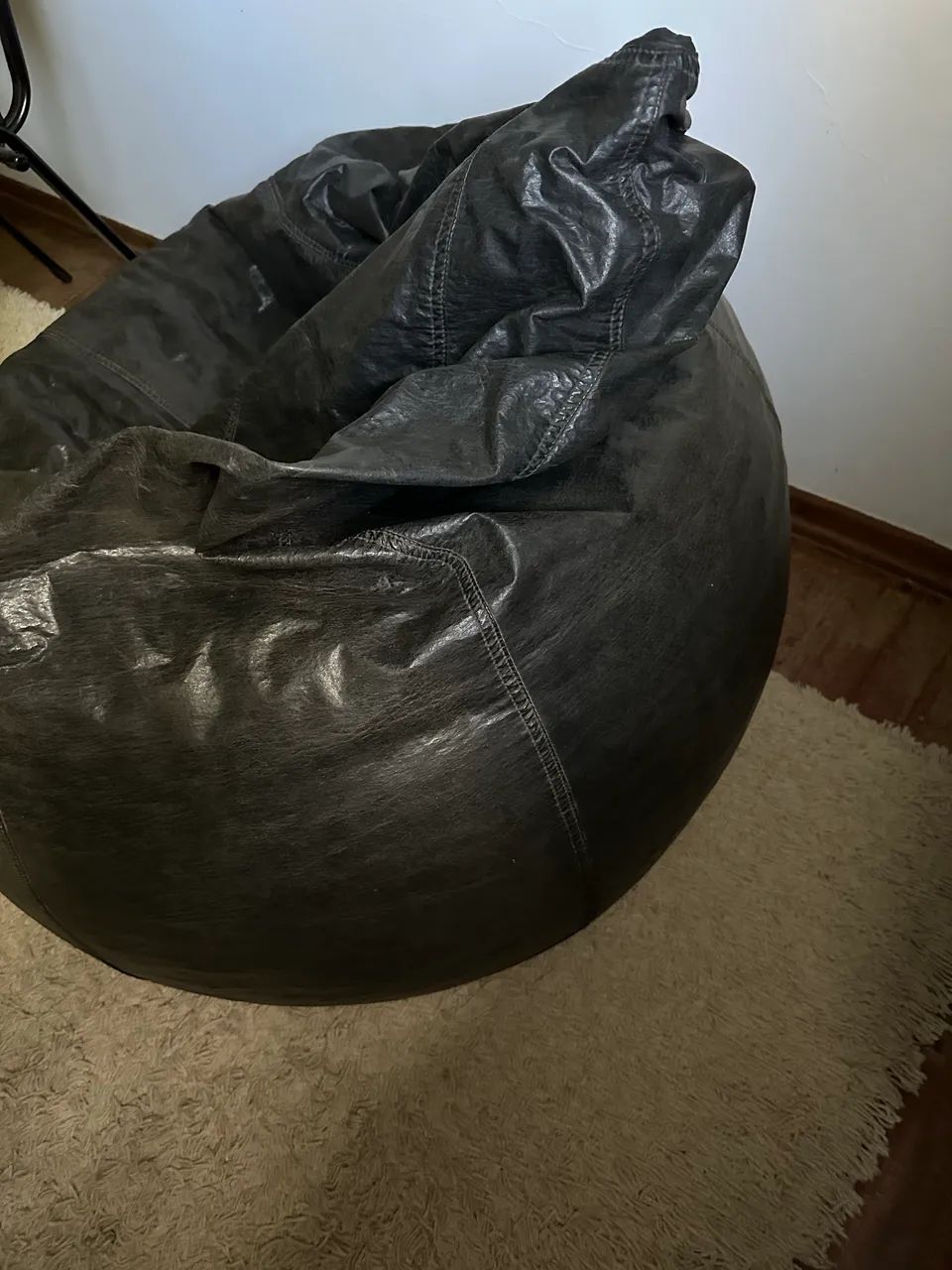 Puff em couro sintético preto, 85 cm de diâmetro para 1 pessoa - Foto 3