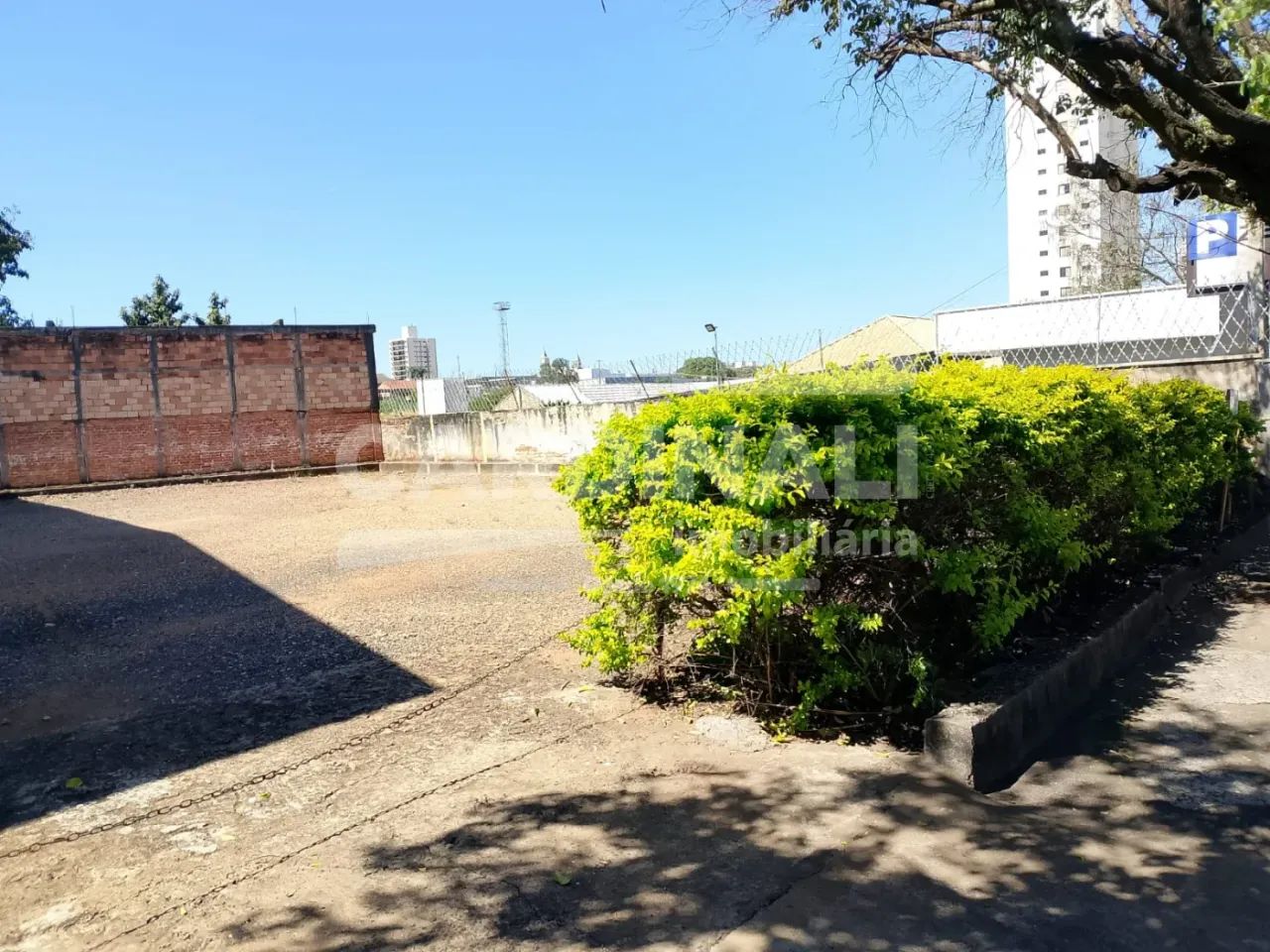 Terreno comercial, com excelente localização próximo comércio. - Foto 2