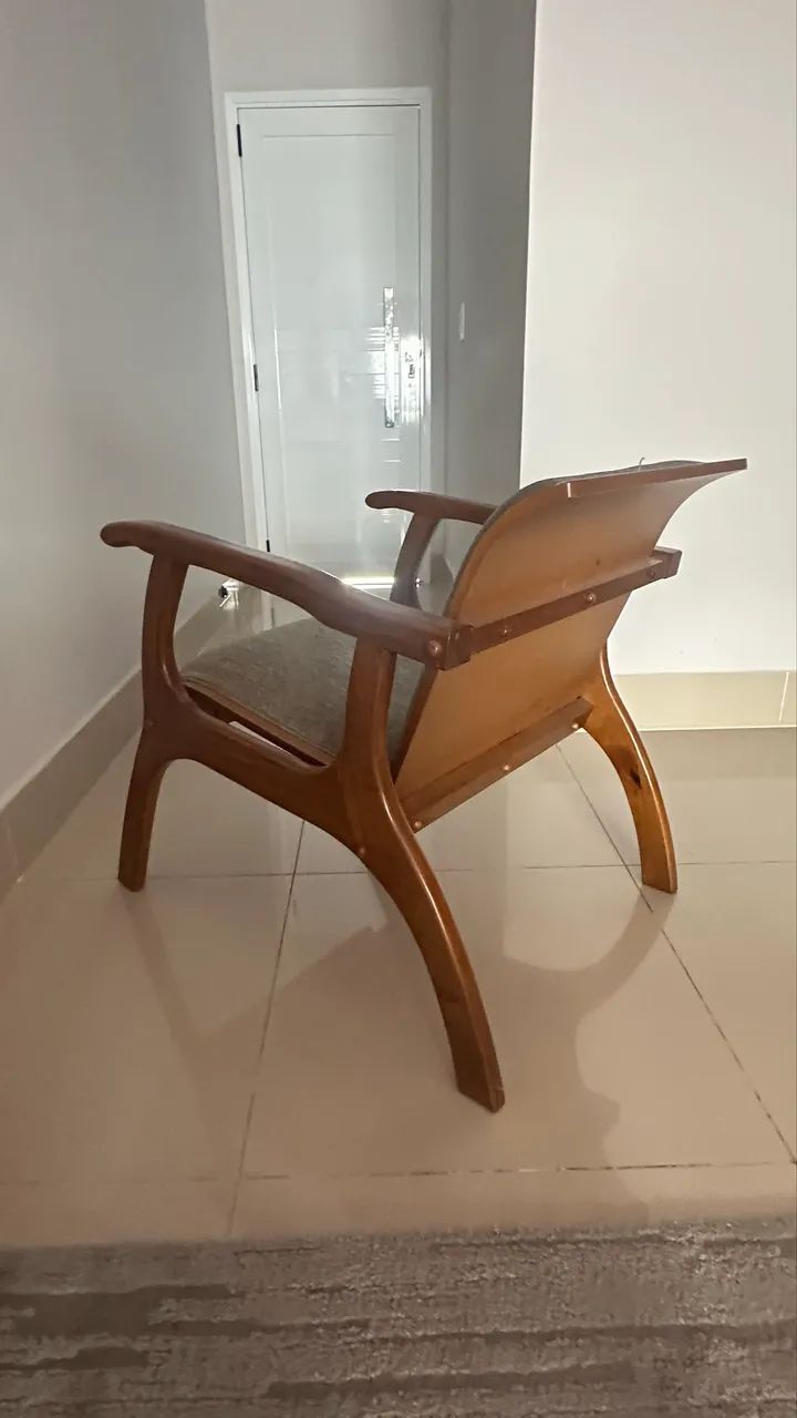 Linda poltrona de design Madeira maciça