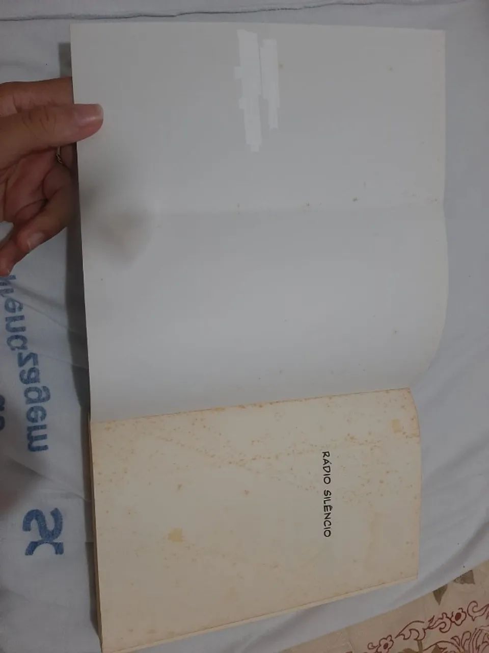 Livro "Radio Silencio" - Foto 3