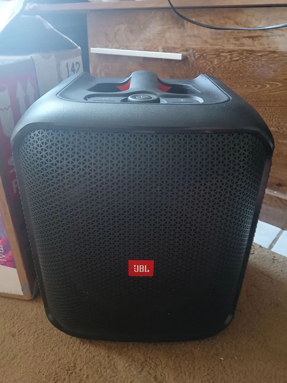 Caixa jbl essentinal semi nova - Foto 2