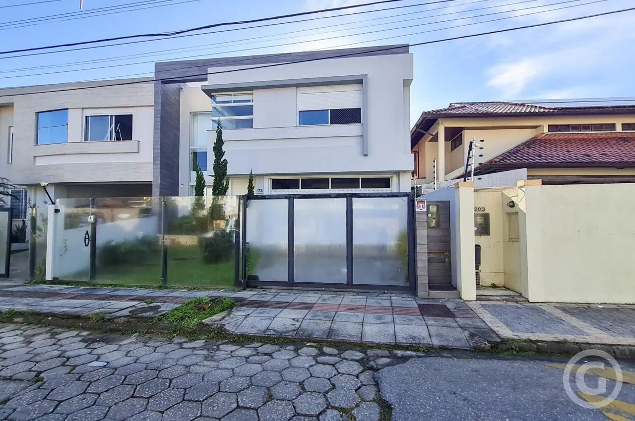 Sofisticação e conforto: Casa mobiliada e com piscina