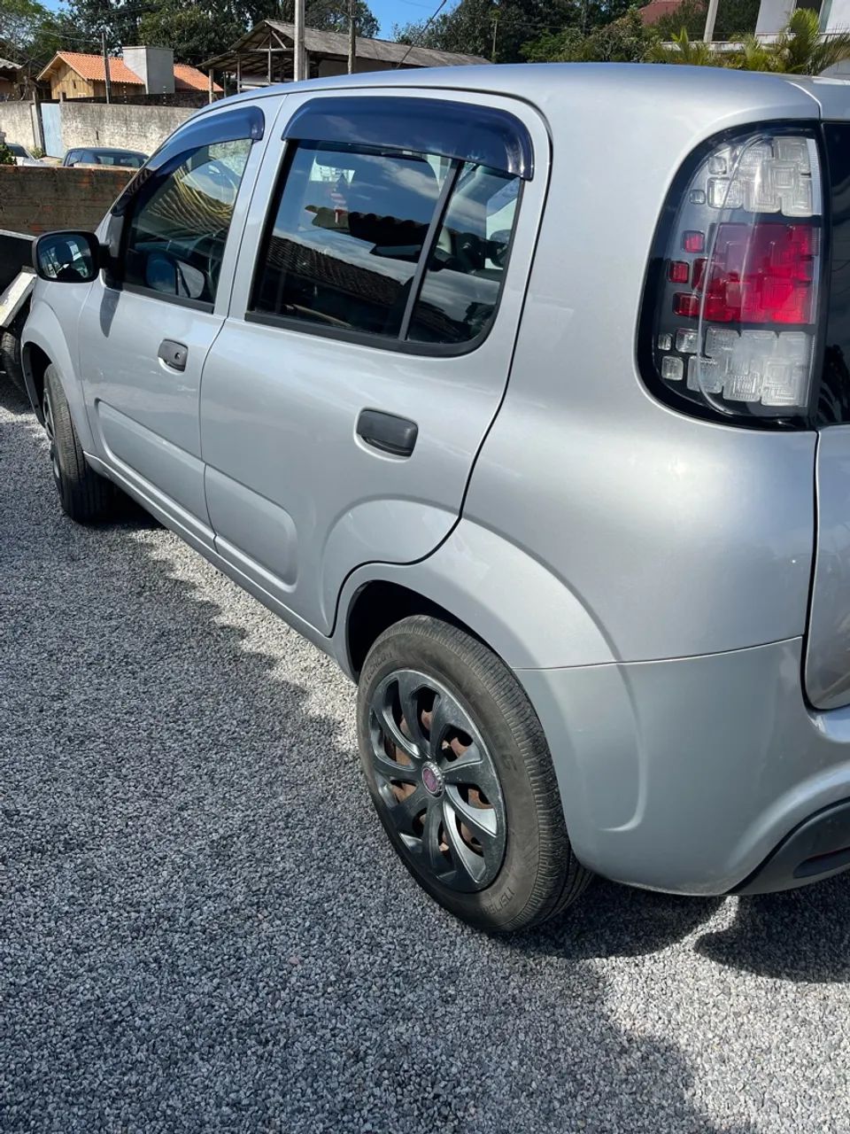 Fiat Uno Attractive 1.0 EVO Fire Flex 8V 5P 2016 - Foto 2