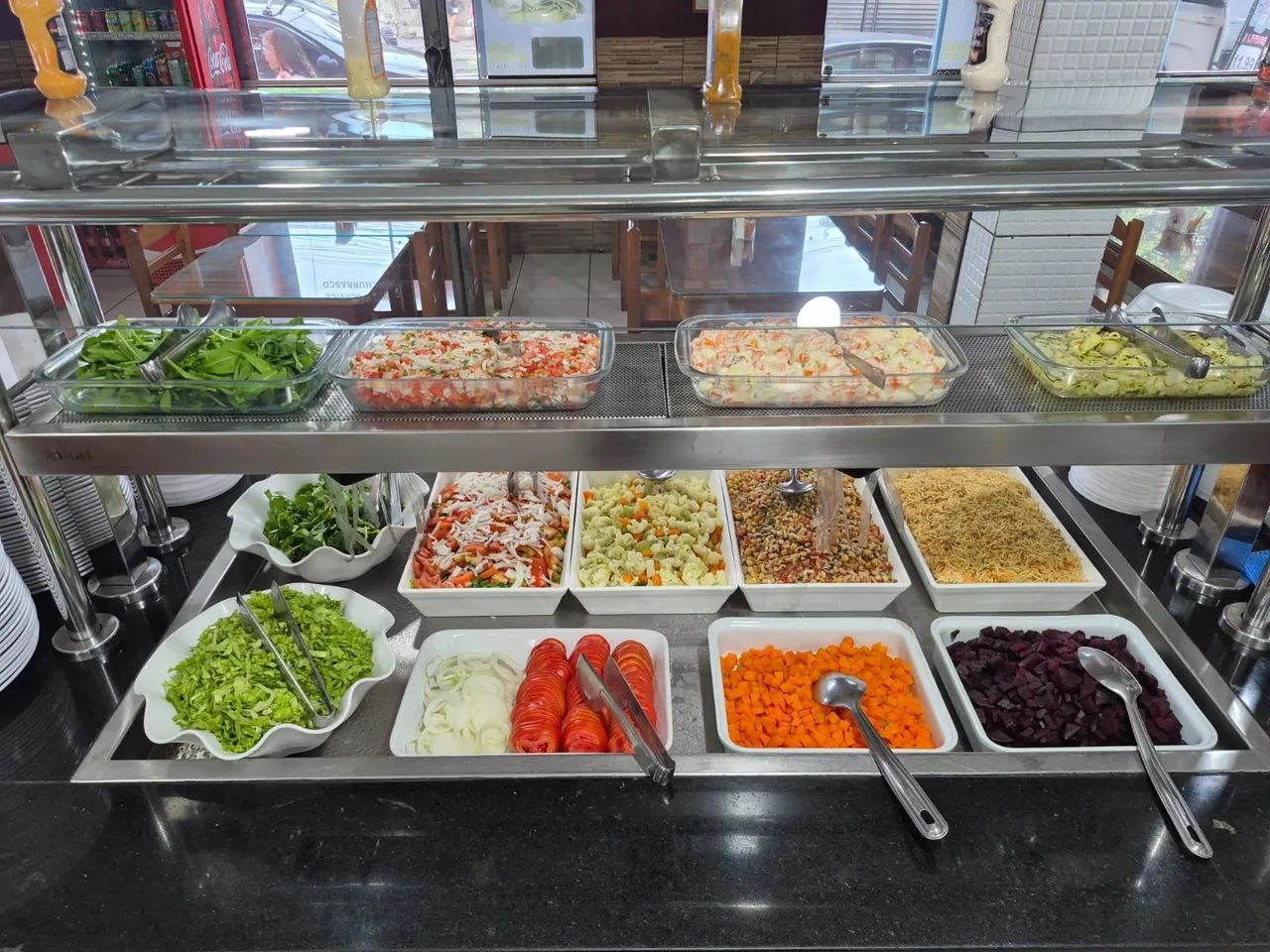 Precisa-se de cozinheiro (a)