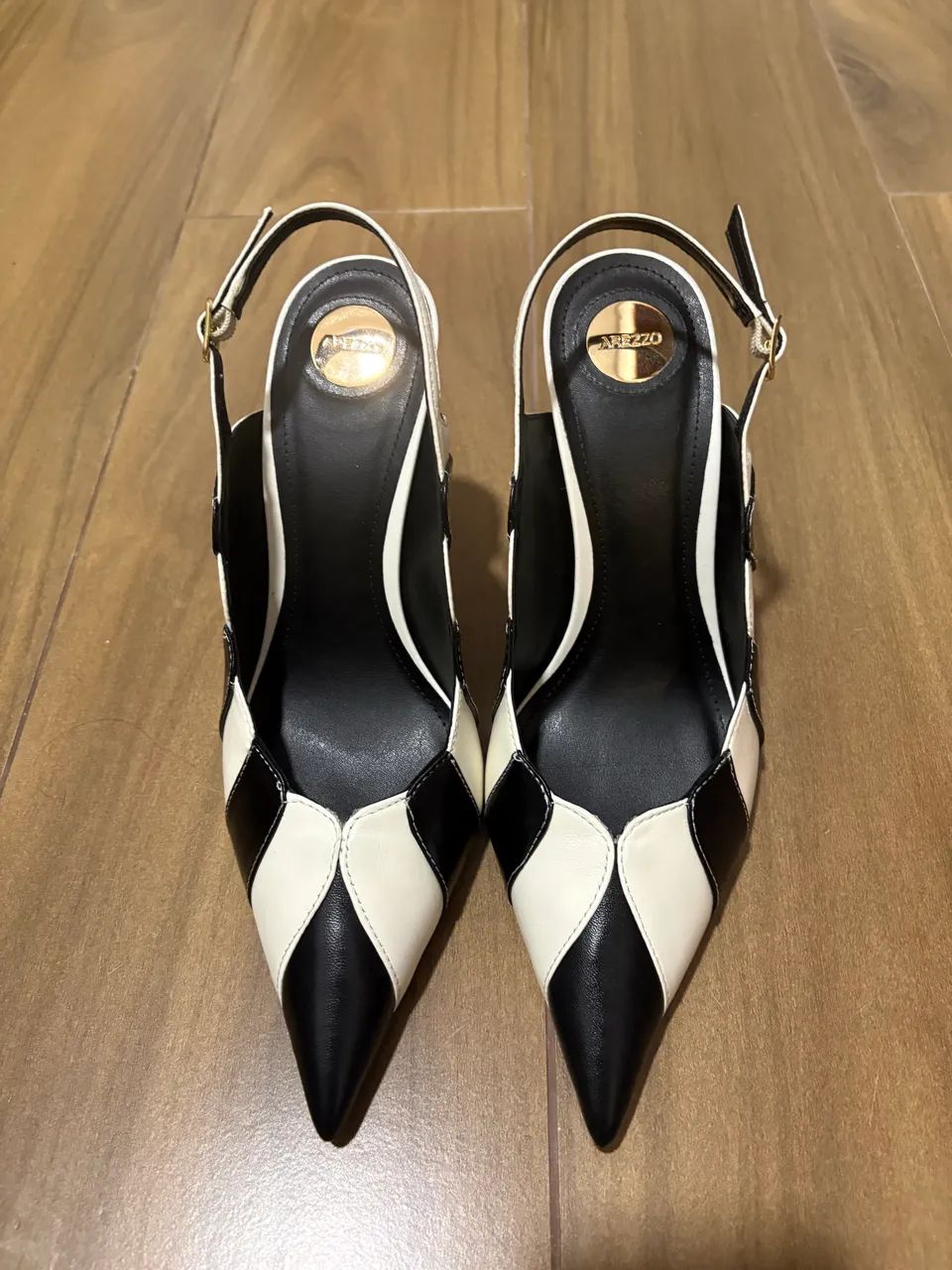 Scarpin bicolor Arezzo 