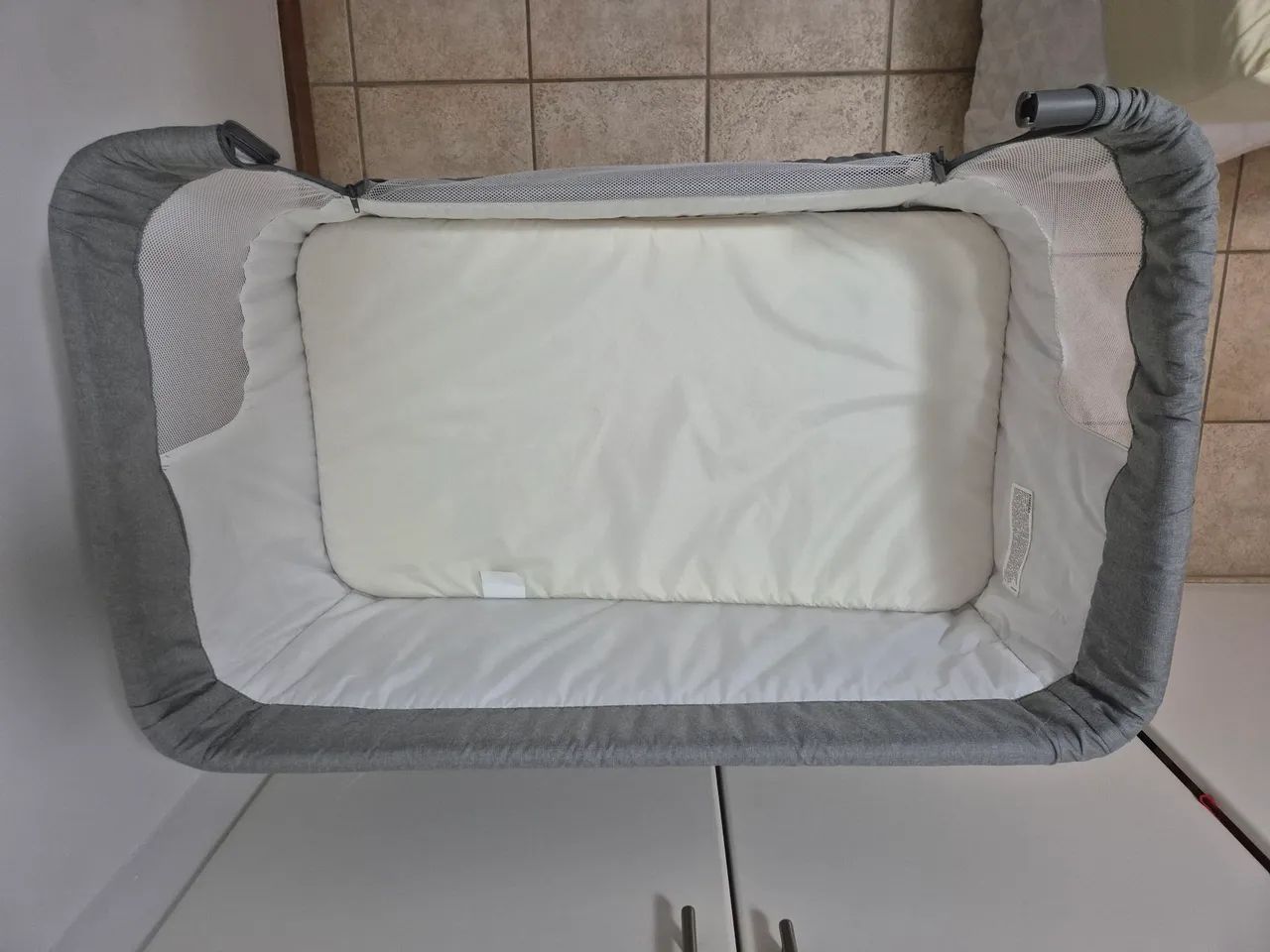 Berço Acoplado Voyage, em estado de novo, com colchão e mosquiteiro  - Foto 3