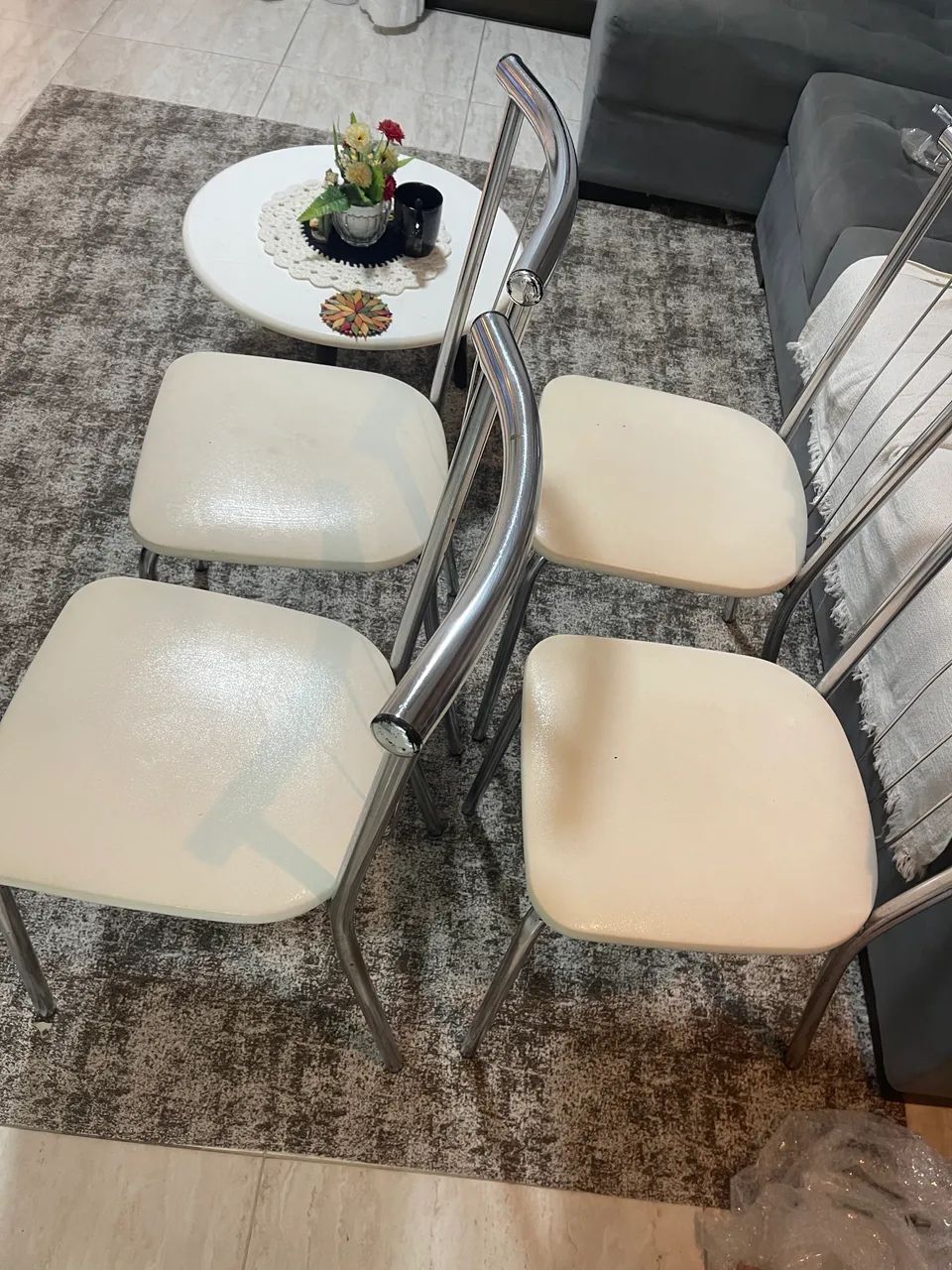 VENDE SE CADEIRAS DE COZINHAA USADA! - Foto 2