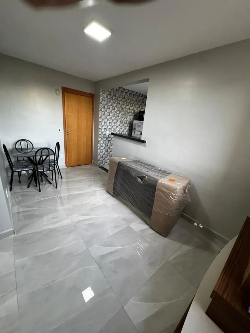 APARTAMENTO 2 QUARTOS, COND. CHAP VERDE, MOBILIADO E REFORMADO, DISPONÍVEL 28/08, C/ ELEVA - Foto 2