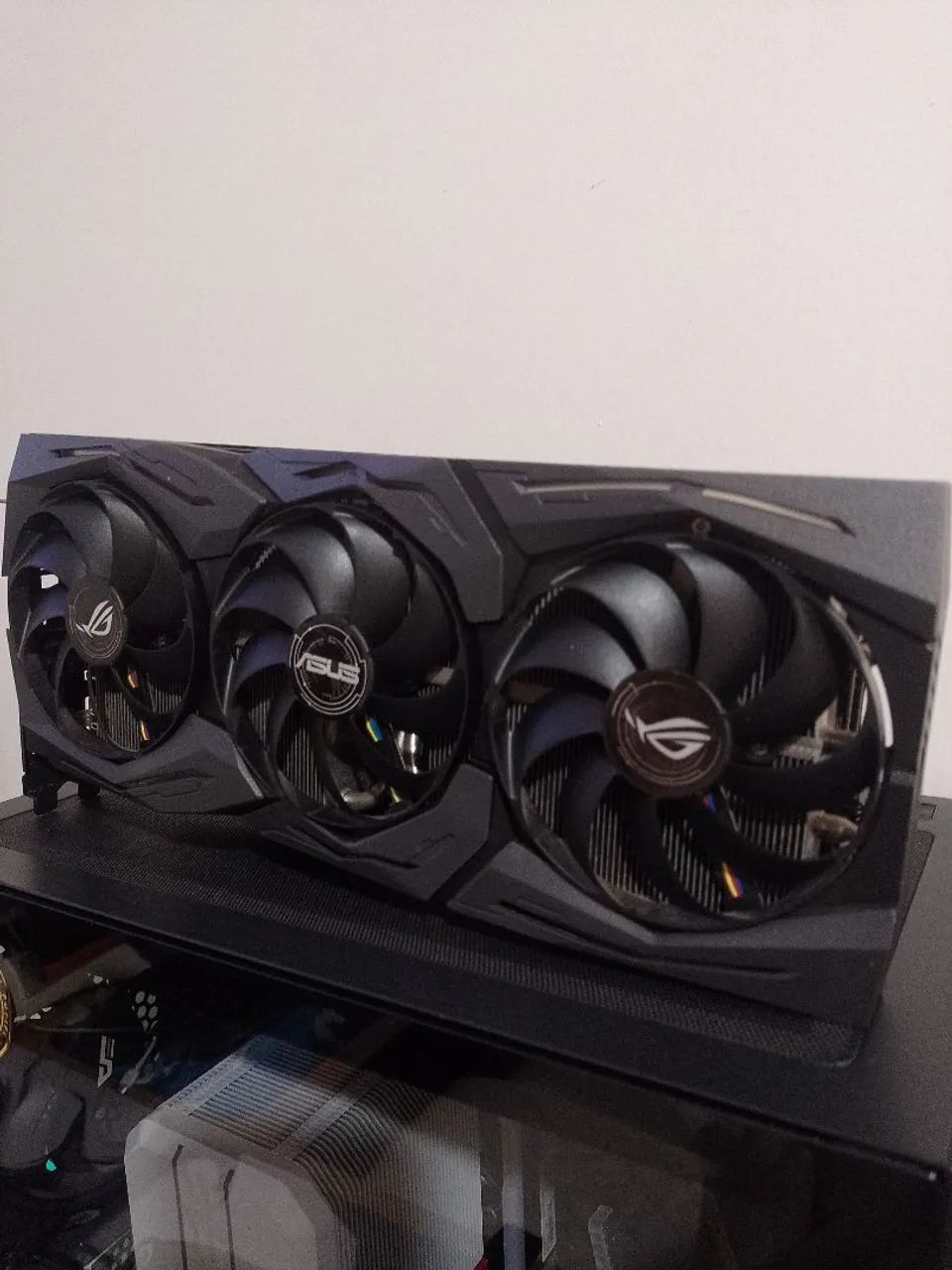 Placa de vídeo Asus 5700 XT Rog Strix 8GB - Foto 4