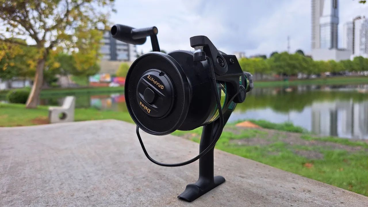 Molinete Daiwa Graphite EG090H - Nunca usado - Foto 5