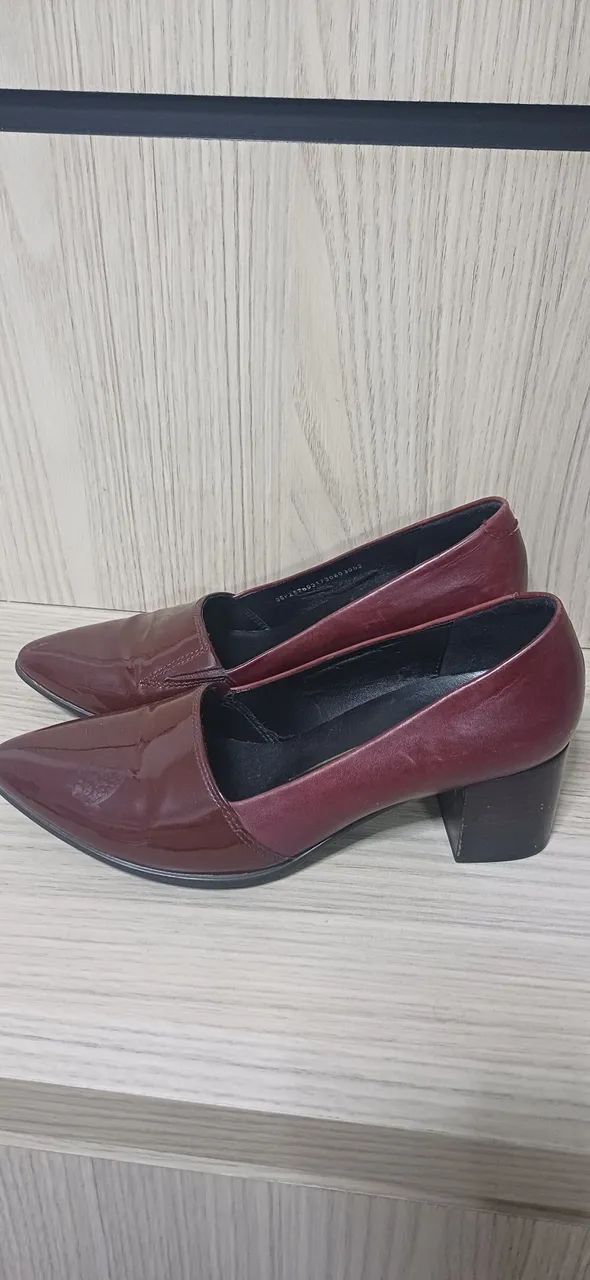Sapato 36 verniz e couro vinho