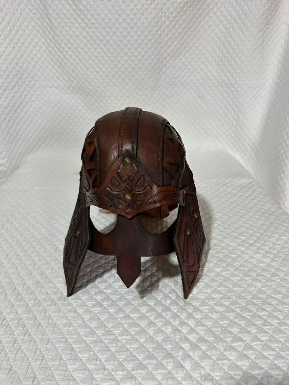 Elmo Viking Medieval em Couro Artesanal