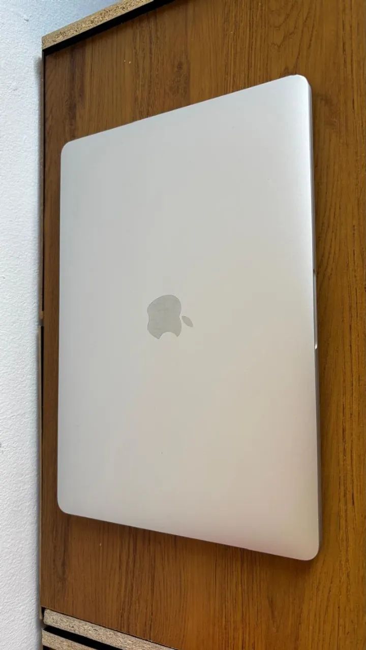MacBook Pro i5 2020 8GB RAM 256GB SSD
