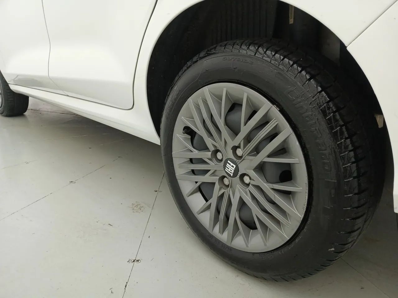 Fiat Cronos Drive 1.0 6V, foto 12 de 18