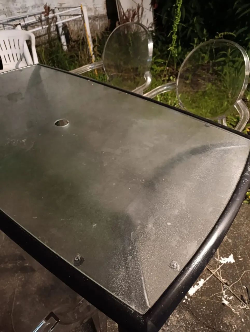 Mesa de vidro com 4 cadeira acrílico  - Foto 2