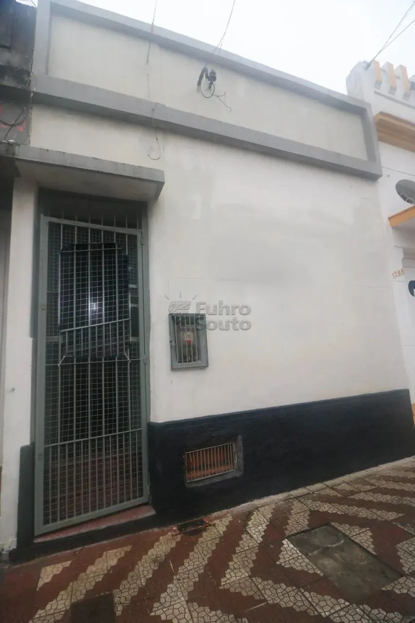 Casa comercial próxima à UCPel no bairro Santa Cruz
