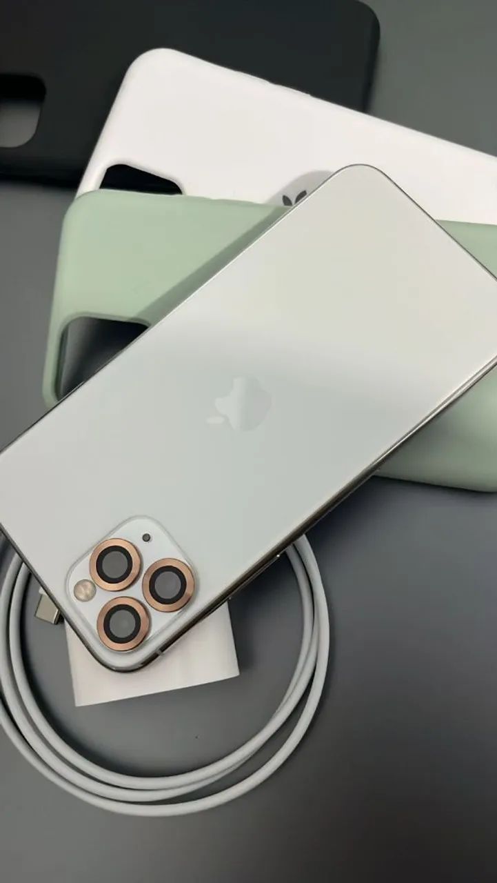 IPHONE 11 PRO MUITO CONSERVADO - Celulares e Smartphones