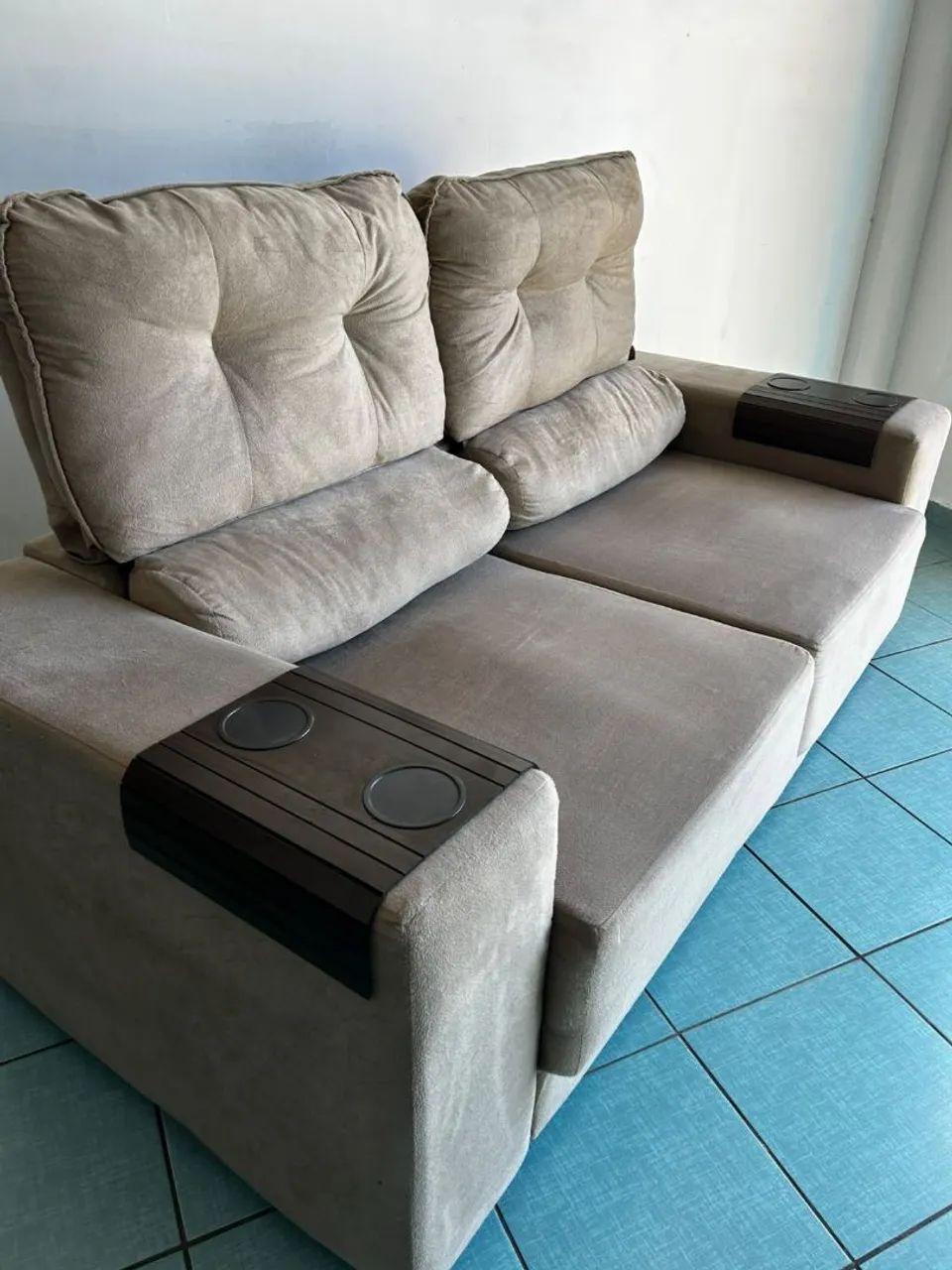 Sofá retrátil e reclinável em Suede lindo e confortável entrego  - Foto 4