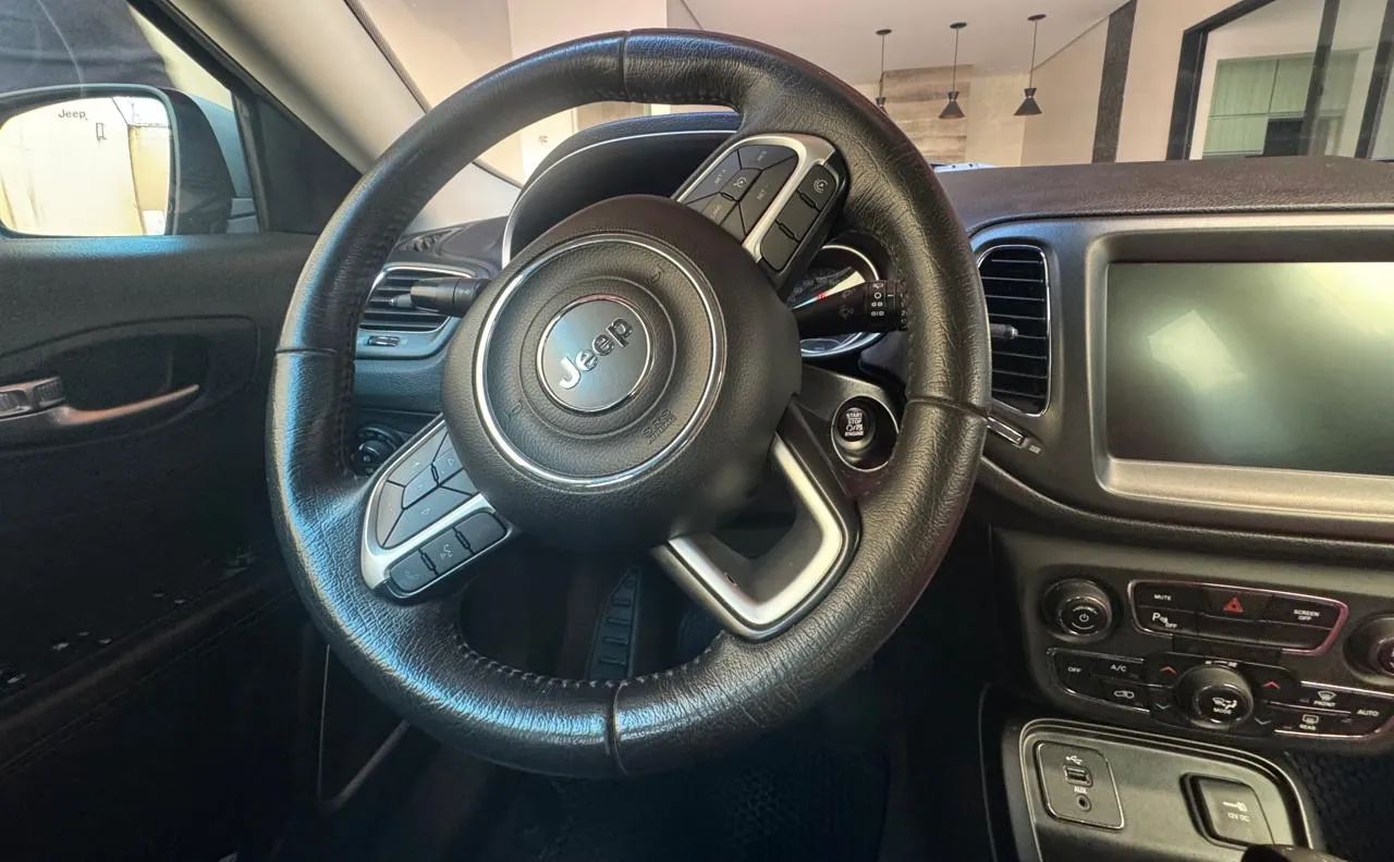 Jeep Compass COMPASS LONGITUDE 2.0 4x2 Flex 16V Aut. 2017