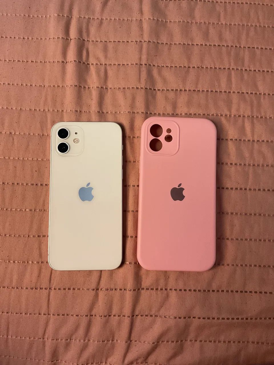 iPhone 12, com caixa, carregador original e capa