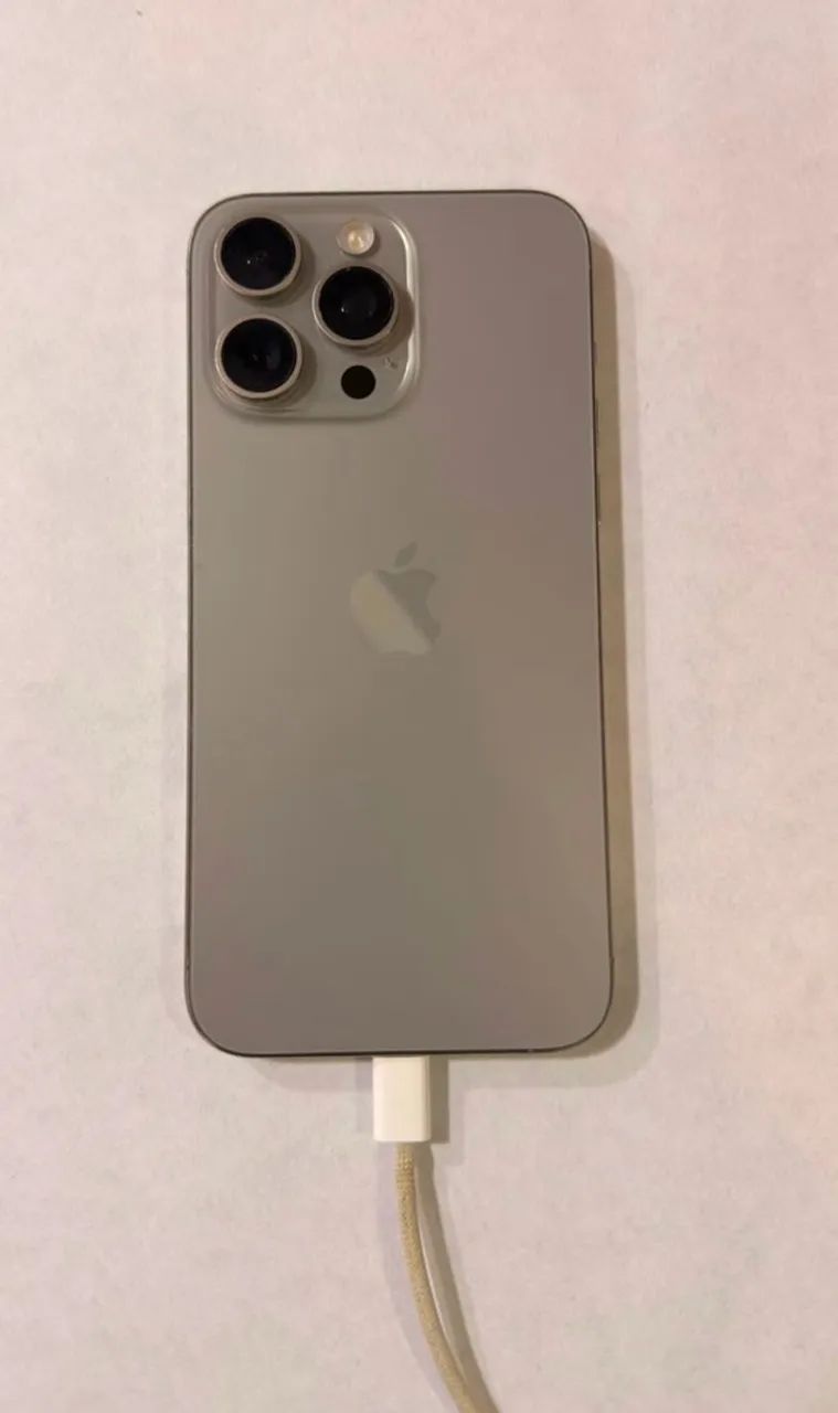 iPhone 15 pro max - Foto 2