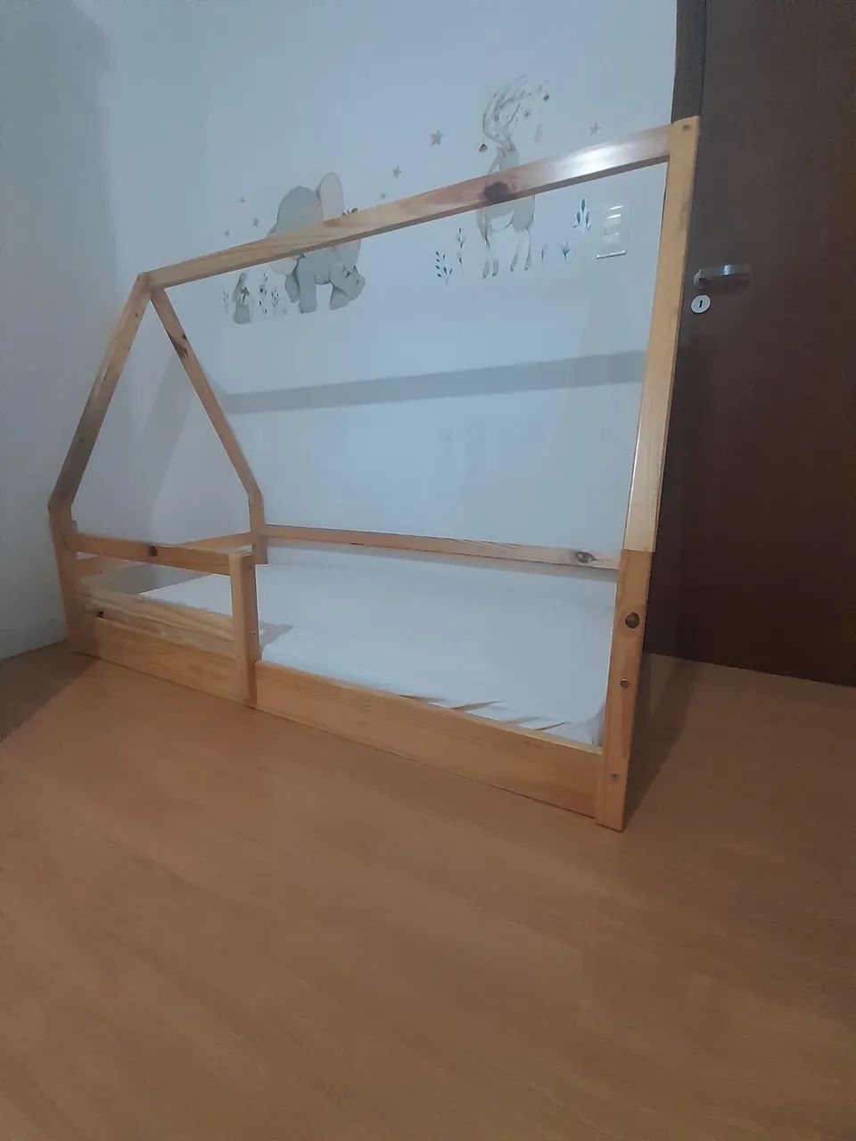 Cama montessoriana com colchão 