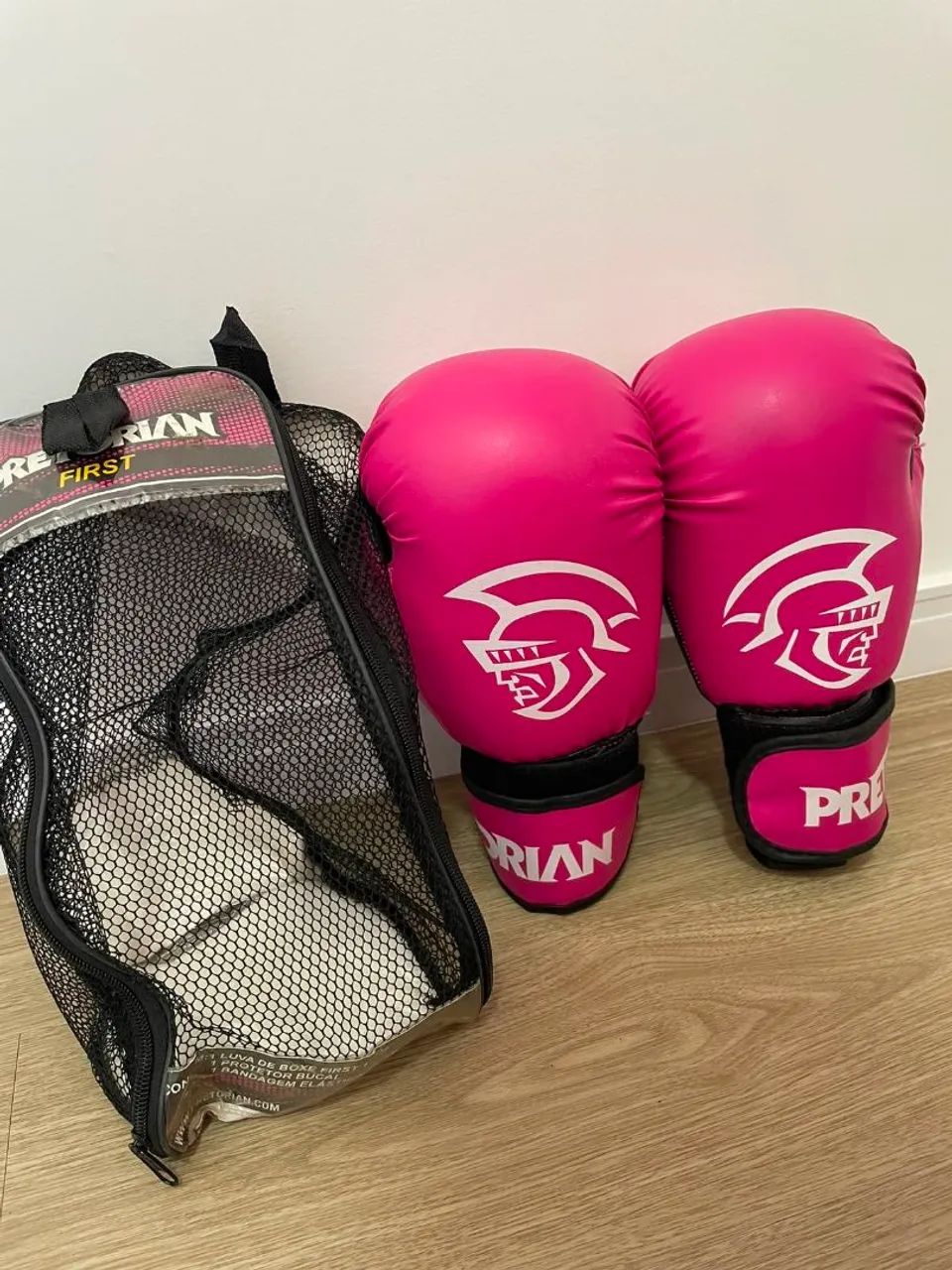 KICKBOXING: 2 Luvas e uma caneleira  - Foto 2