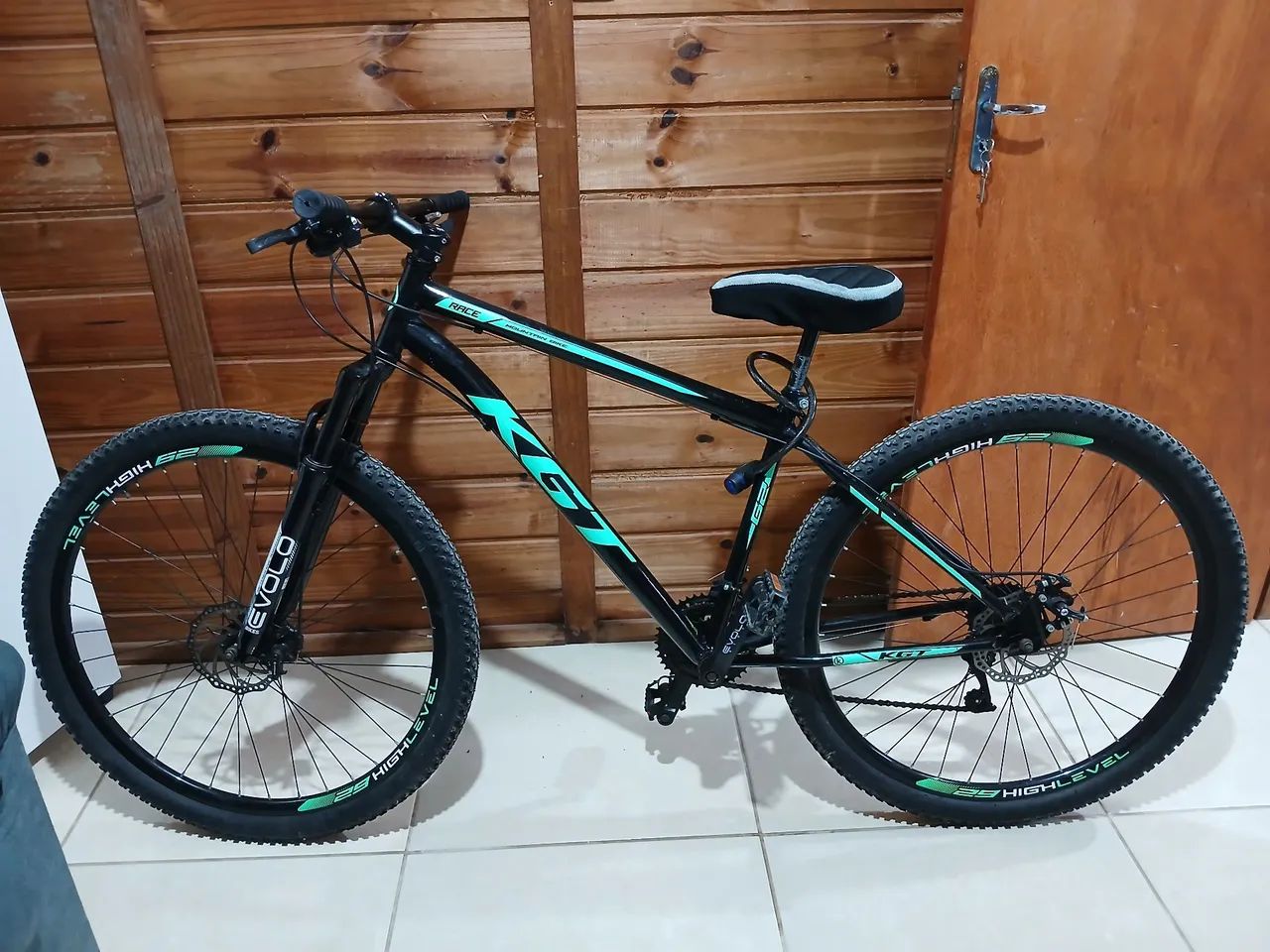 Bicicleta com roda de 29 polegadas, com cadeado e capa de assento novos.  - Foto 2