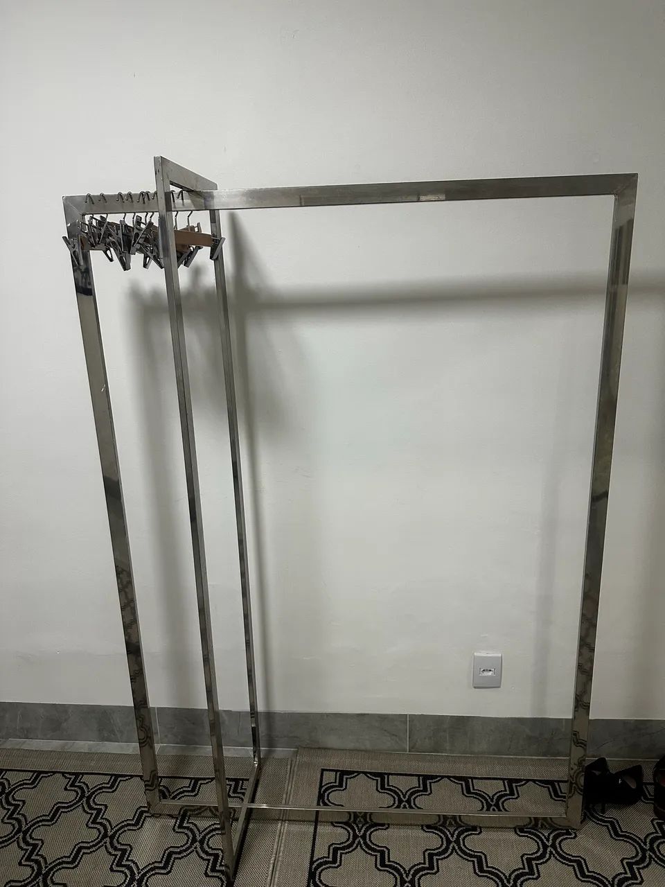 Vendo 3 araras de roupa em aço inox  - Foto 2