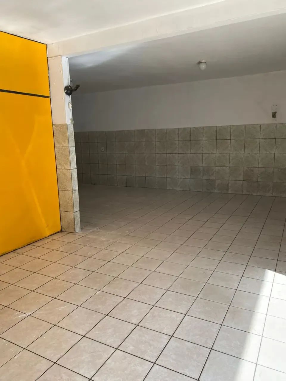 Loja térrea com estacionamento frontal, aproximadamente 50 m2 com 01 banheiro - Foto 3