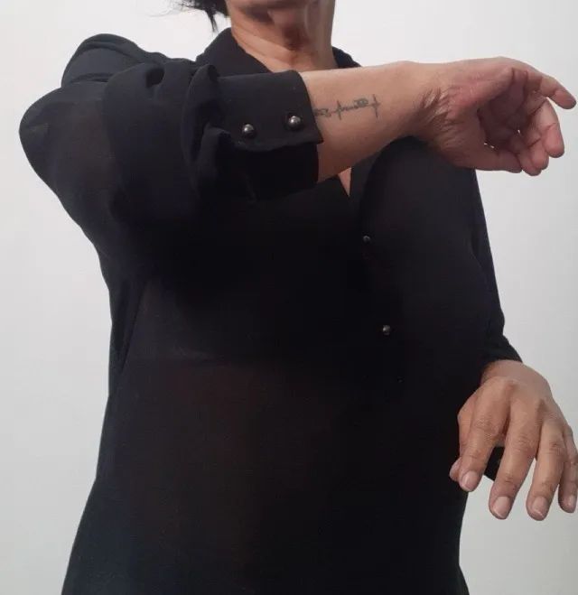 camisa preta transparência tam. P Areia e Mel - Foto 3