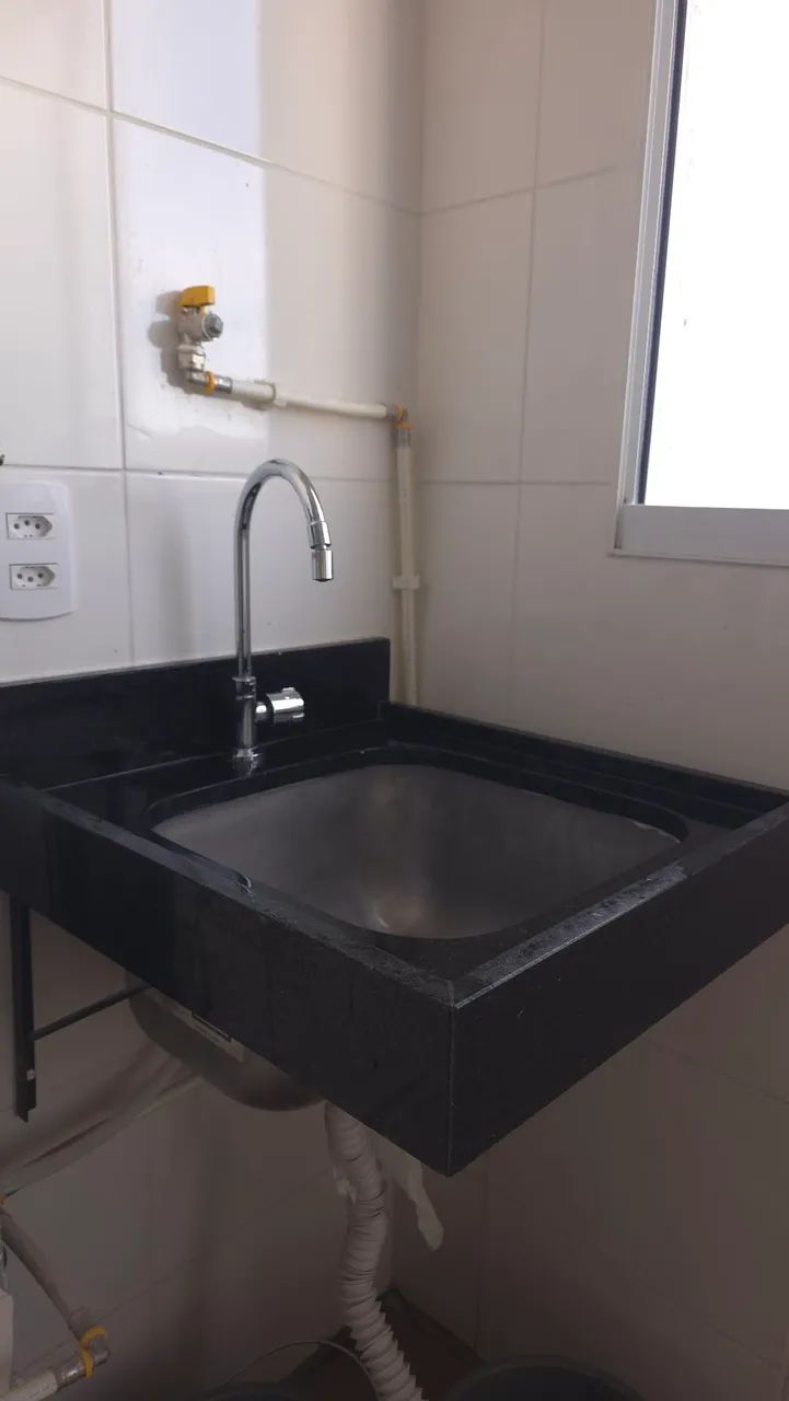 Tanque Granito Preto São Gabriel com torneira