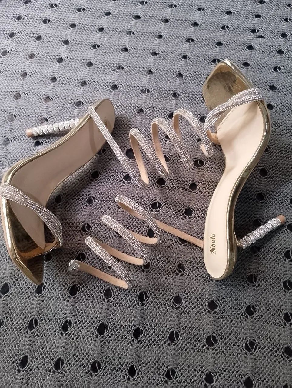 Sandália em aspiral com strass - Foto 3