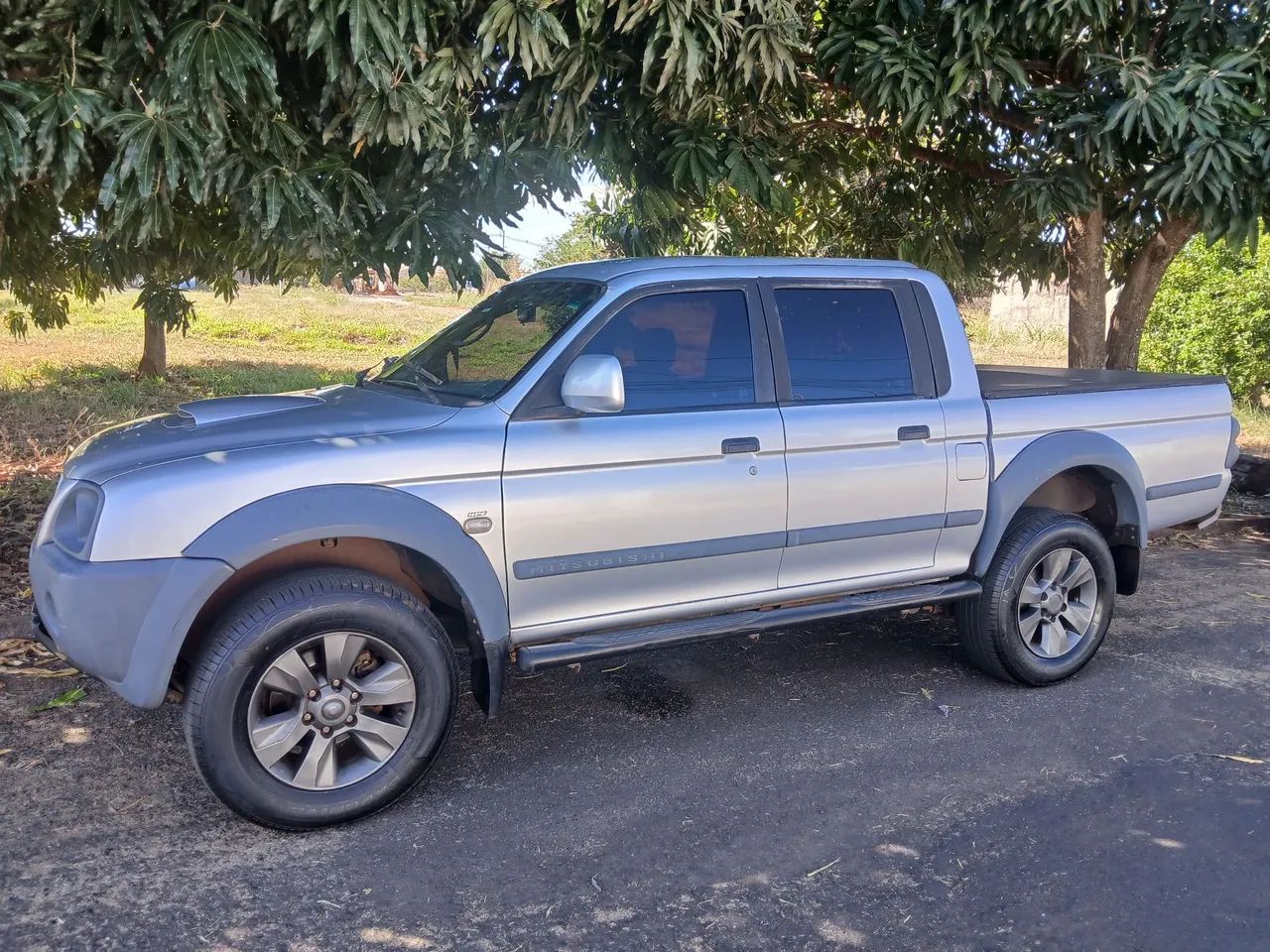 Mitsubishi L200 L200 OUTDOOR HPE 2.5 4x4 CD T.Dies. Mec. 2010