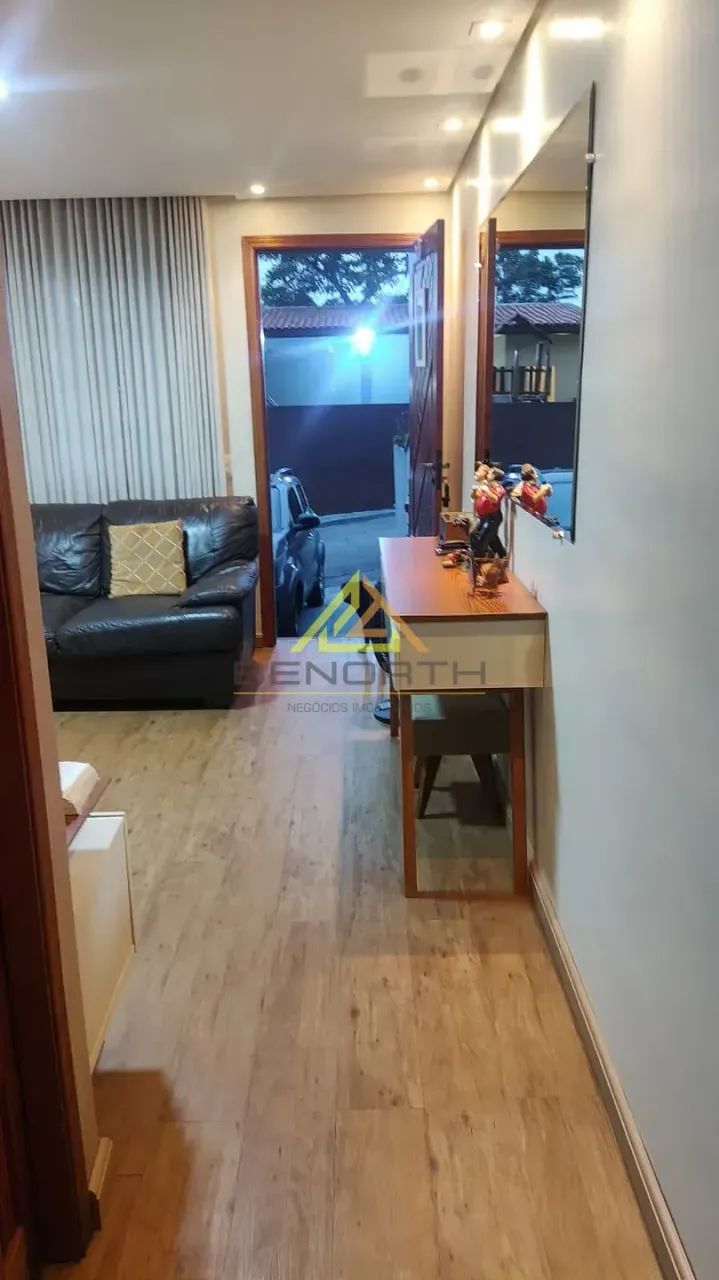 Sobrado no Horto Florestal com 2 dormitórios e 1 vaga de garagem