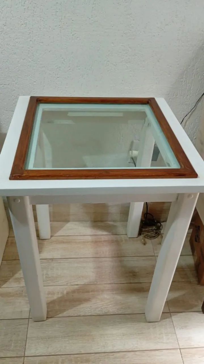 Vendo uma mesa com vidro de madeira laranjeiras e cedrinho  - Foto 2