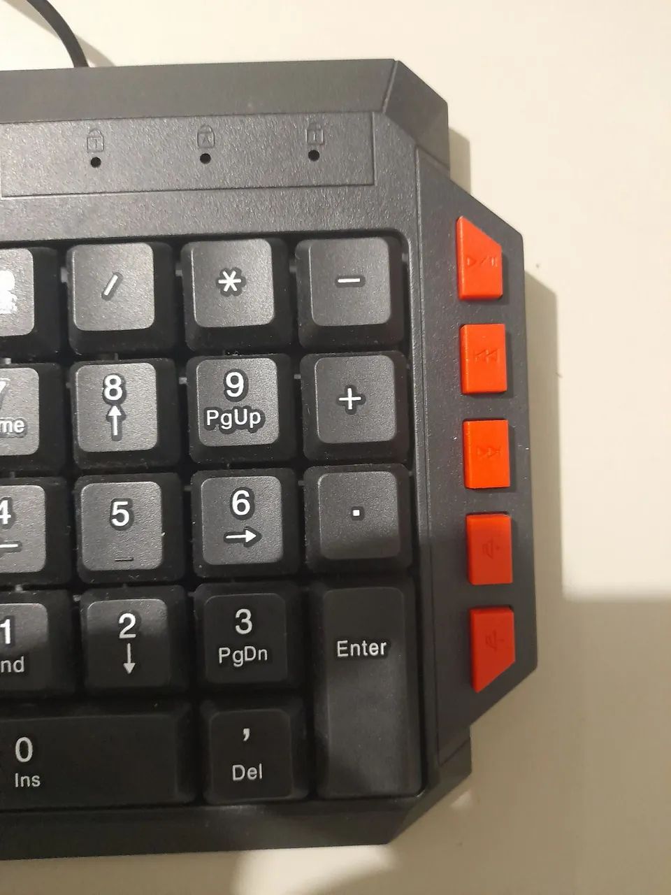 Teclado Gamer USB com Teclas WASD e Setas Vermelhas - Foto 3