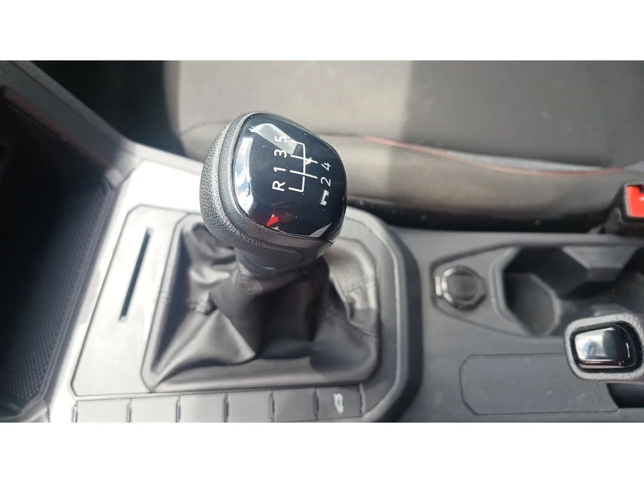 Volkswagen Polo Track 1.0 Flex 12V 5p, foto 16 de 16