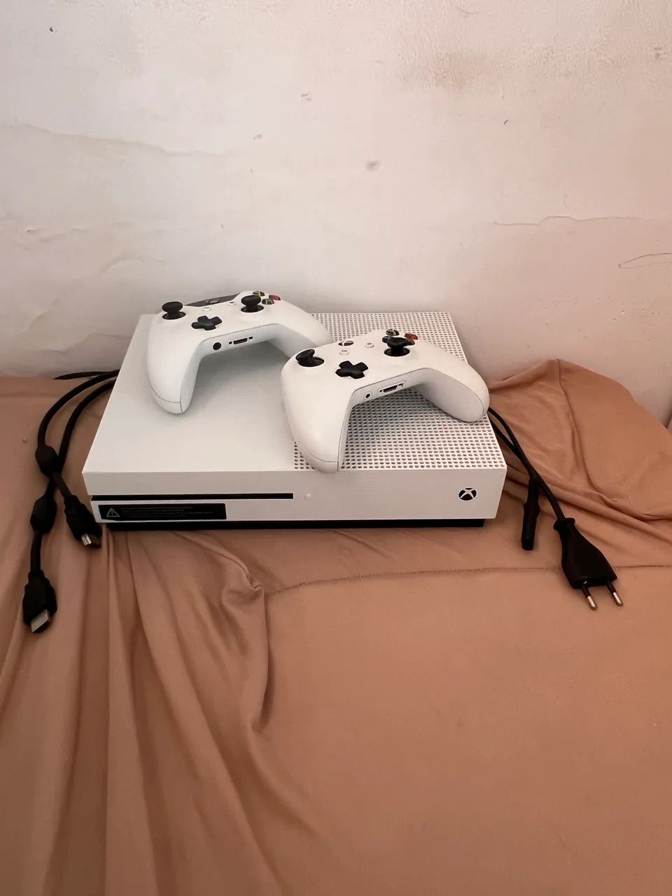 Xbox One S + Controle Original - Funcionando Perfeitamente - Foto 2
