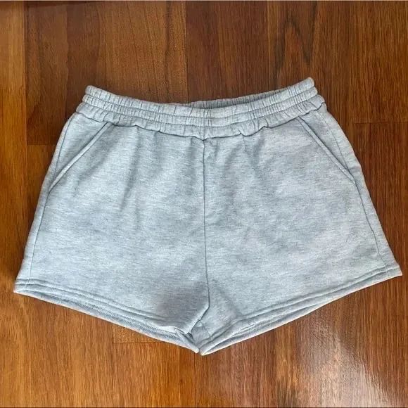 Roupas shorts P M G 