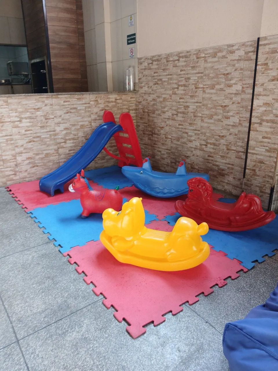 Aluga-se area baby com piscina e pula pula  - Foto 2