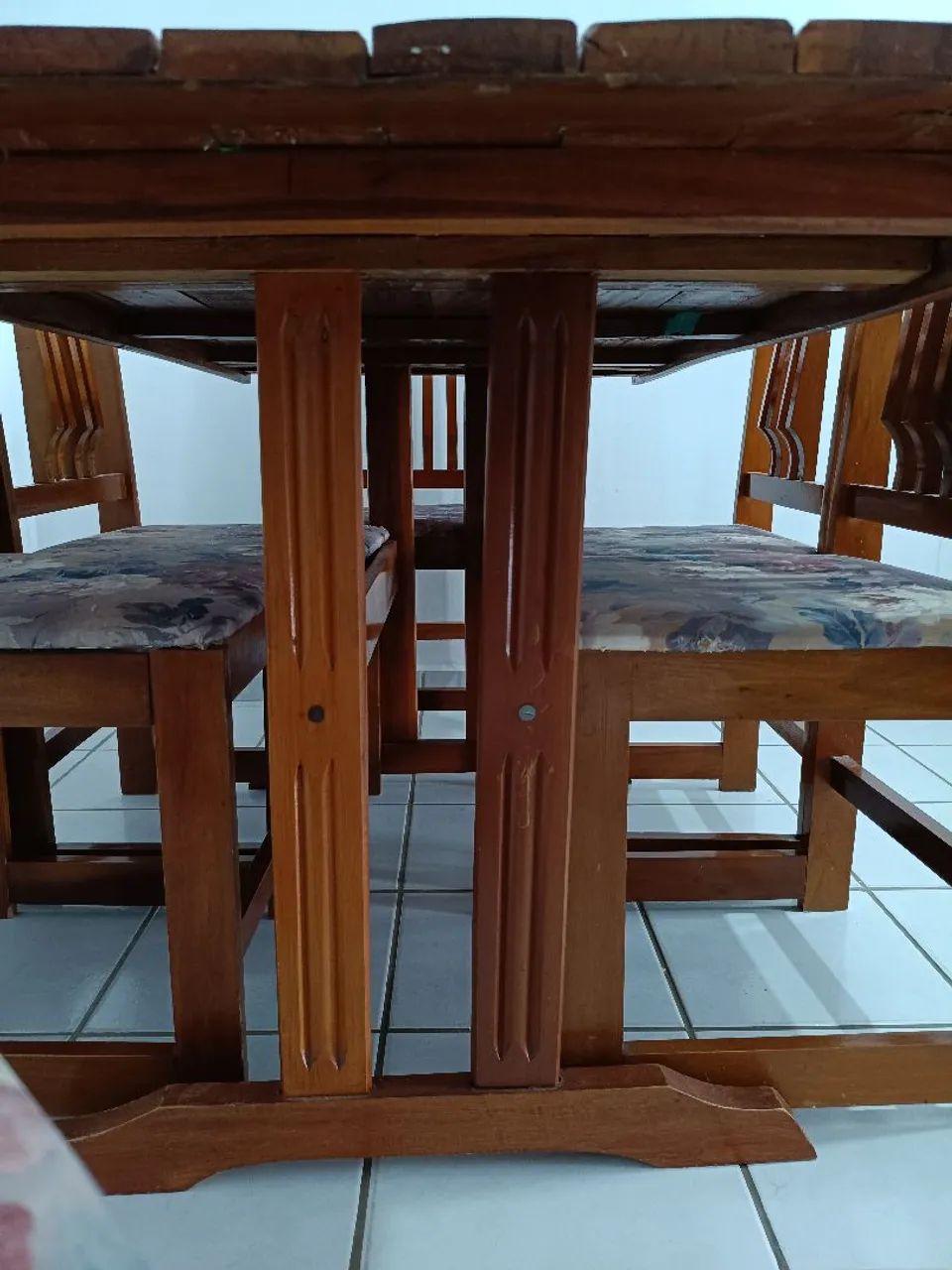 MESA DE MADEIRA COM 6 CADEIRAS - Foto 3