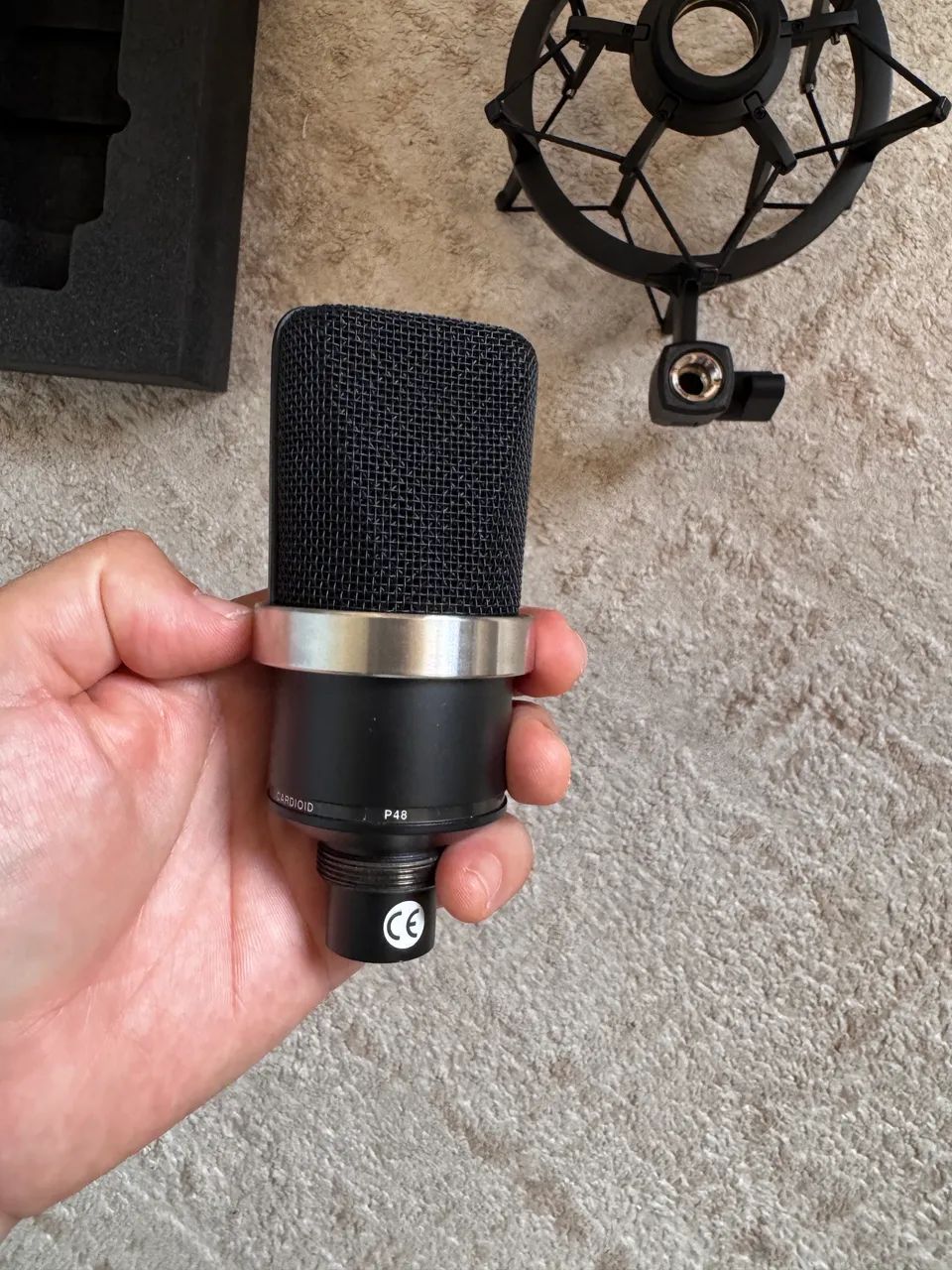 microfone Neumann TLM 102 edição limitada em preto - Foto 2