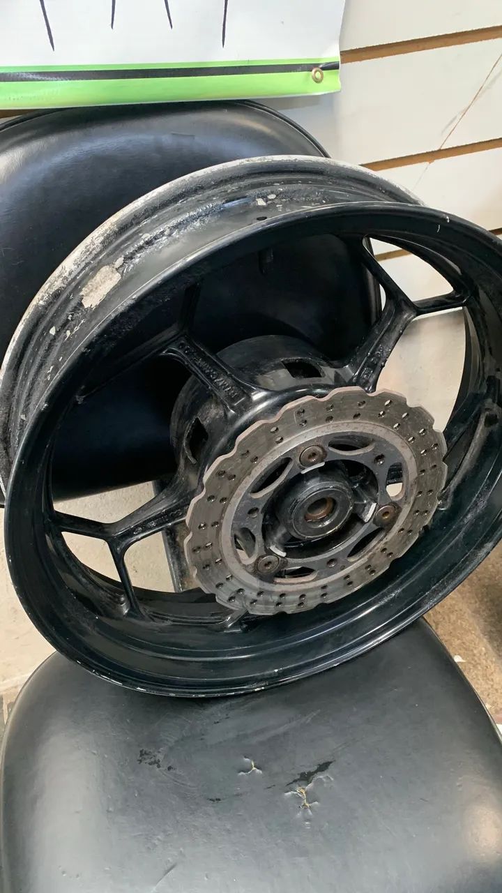 Par de Rodas Kawasaki ninja 300 preta usadas  - Foto 4