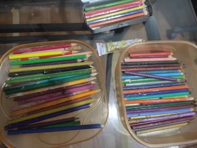 Conjunto de lápis de cor antigos