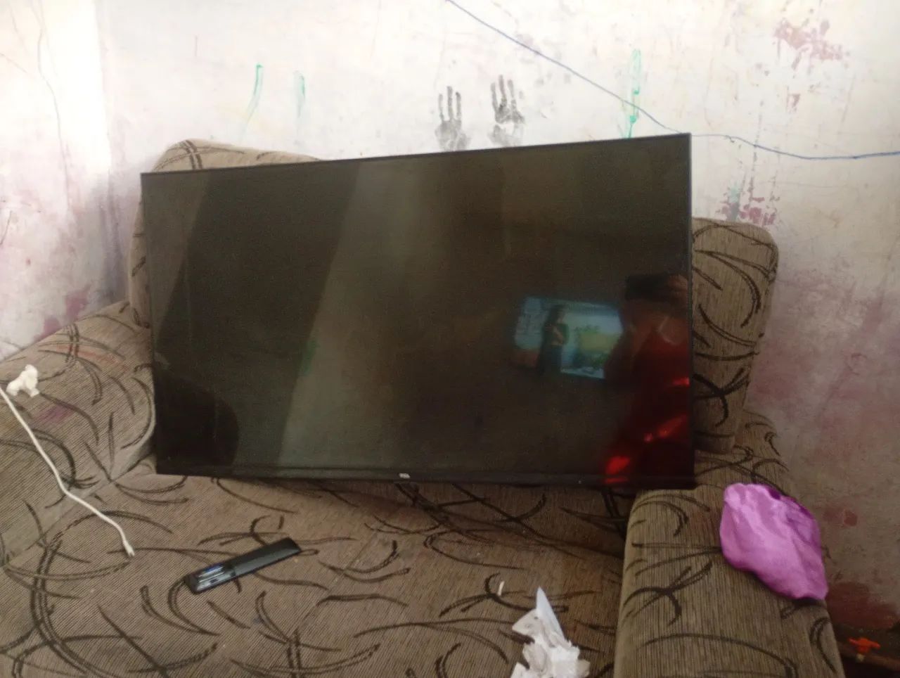 Vendo tv TCL 43 quebrada  - Foto 2