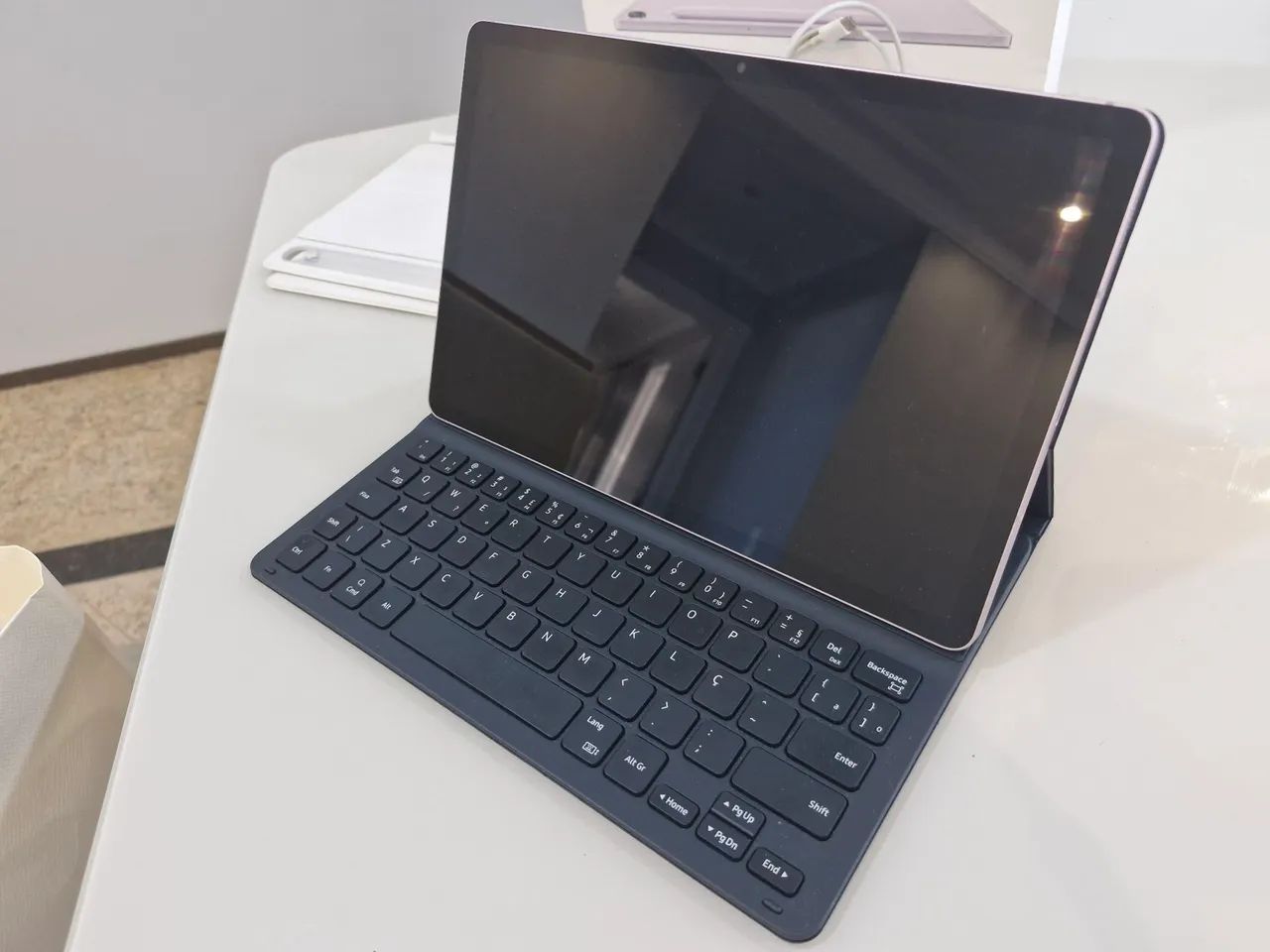 Tablet Galaxy S9 FE com capa teclado - Foto 2